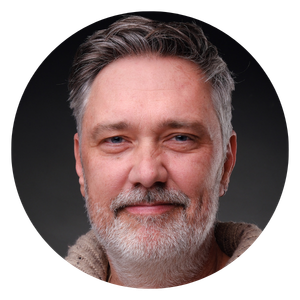 Rundes Profilbild von Marco Böttcher, erfahrener Traumatherapeut Kiel, für einen vertrauensvollen ersten Eindruck auf der Startseite.